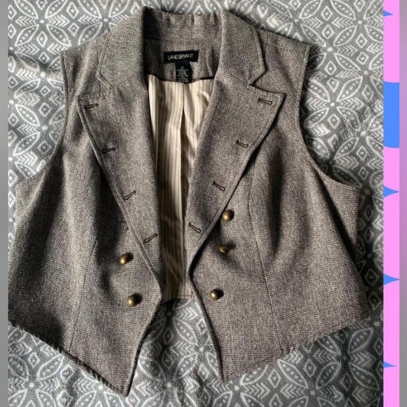 Vest - Picture 1 of 4